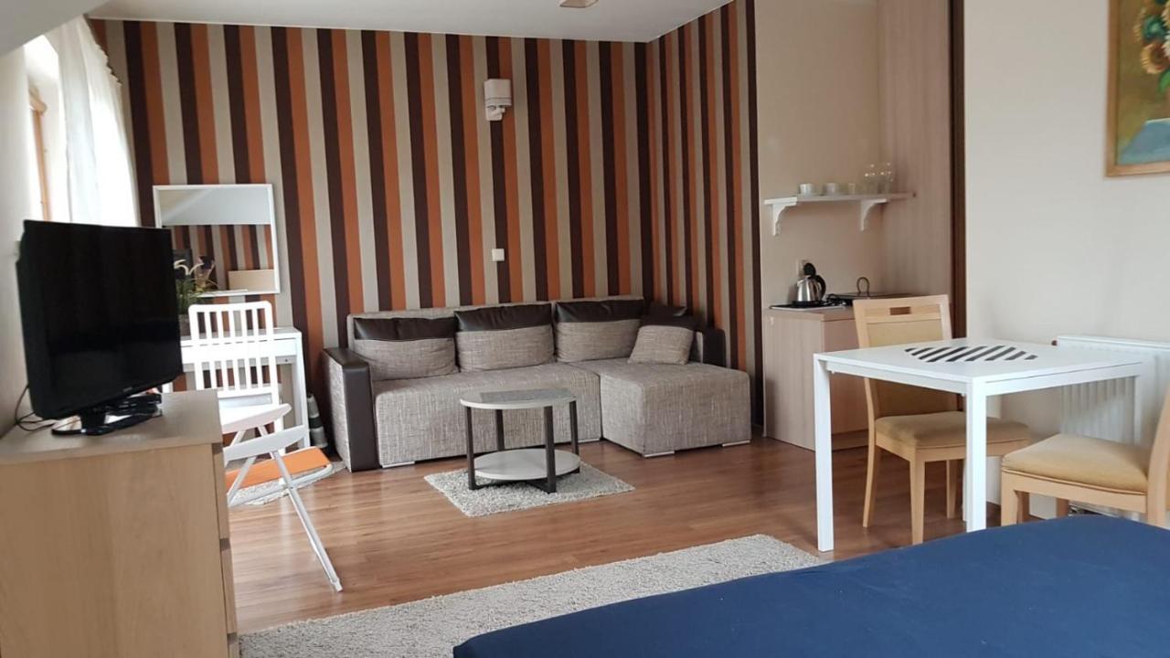 Asia- Goscinne I Studia Apartment